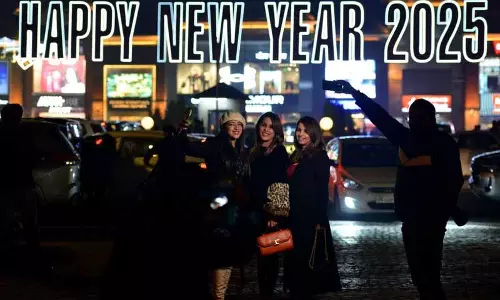 Punjab: 2025 का स्वागत करें, तस्वीरों में देखें नए साल की शुभकामनाएं Punjab: 2025 का स्वागत करें, तस्वीरों में देखें नए साल की शुभकामनाएं