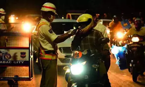 Mancherial में यातायात उल्लंघन और नशे में गाड़ी चलाने के मामले बढ़े Mancherial में यातायात उल्लंघन और नशे में गाड़ी चलाने के मामले बढ़े
