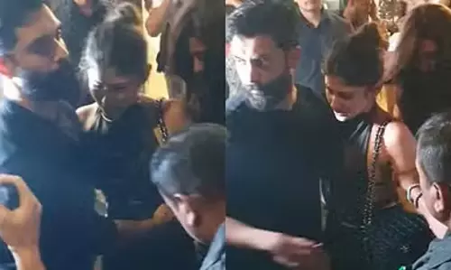 नए साल की पार्टी से आईं मौनी रॉय नए साल की पार्टी से आईं मौनी रॉय