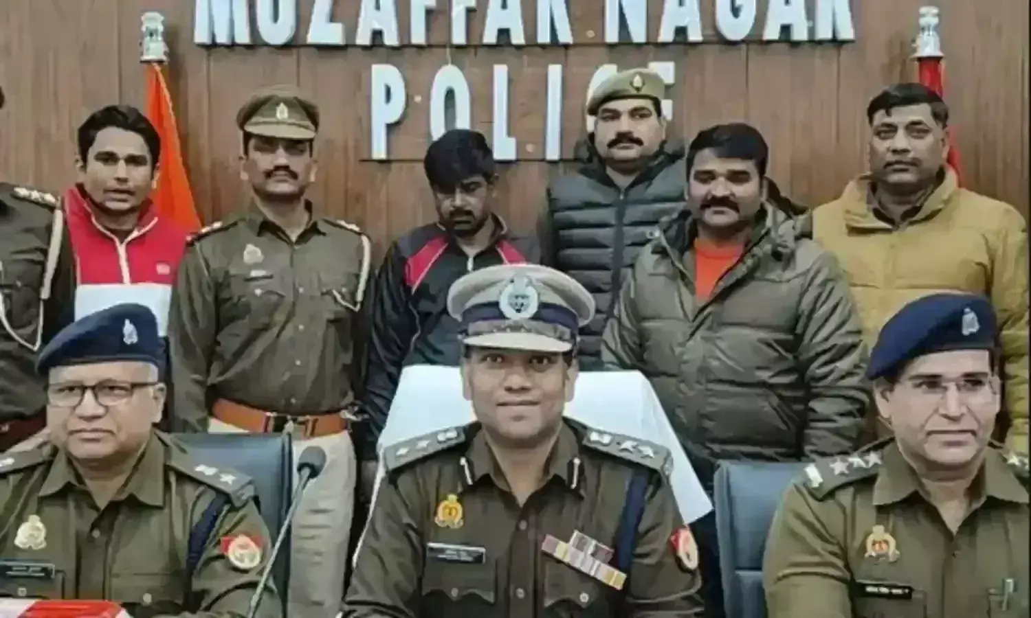 Muzaffarnagar: पुलिस ने सिगरेट चोरी का खुलासा किया, नकदी और सिगरेट बरामद