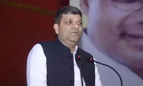 UP के मंत्री ने कर्ज में कथित अनियमितताओं के बाद एसटीडी का खतरा बताया