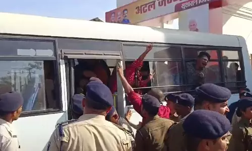 प्रदर्शनकारी बीएड सहायक शिक्षक गिरफ्तार
