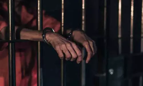 Telangana: तीन नाबालिग लड़कियों से बलात्कार के मामले में व्यक्ति को 60 साल की जेल Telangana: तीन नाबालिग लड़कियों से बलात्कार के मामले में व्यक्ति को 60 साल की जेल