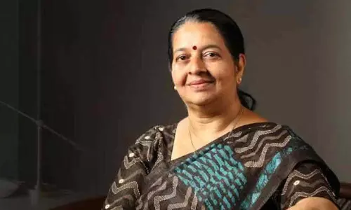 Kerala : उमा थॉमस ने मुस्कुराते हुए बच्चों को नव वर्ष की शुभकामनाएं दीं Kerala : उमा थॉमस ने मुस्कुराते हुए बच्चों को नव वर्ष की शुभकामनाएं दीं