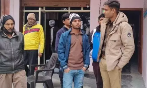 Budhana: बदमाशों ने तमंचा दिखाकर युवक से बाइक लूटी Budhana: बदमाशों ने तमंचा दिखाकर युवक से बाइक लूटी