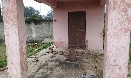 Khatauli: इस्लामनगर में मुस्लिम मौहल्ले में एक और मंदिर मिला Khatauli: इस्लामनगर में मुस्लिम मौहल्ले में एक और मंदिर मिला