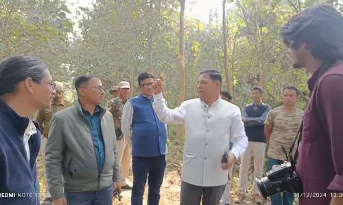 Assam : कामरूप डीसी ने रानी में गिद्ध संरक्षण केंद्र का दौरा Assam : कामरूप डीसी ने रानी में गिद्ध संरक्षण केंद्र का दौरा