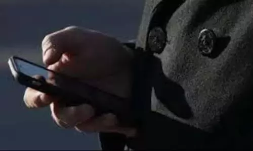 J&K: चोरी होने के बाद बरामद 16 लाख के 87 मोबाइल फोन गंदेरबल में लोगों को लौटाए गए