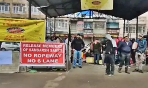 J-K के कटरा कस्बे में आठ दिनों से चल रहा विरोध प्रदर्शन समाप्त होगा J-K के कटरा कस्बे में आठ दिनों से चल रहा विरोध प्रदर्शन समाप्त होगा