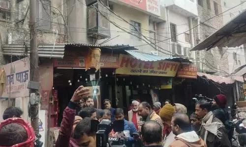 Lucknow: पिता की मदद से होटल में मां और चार बहनों की हत्या की बात कबूली