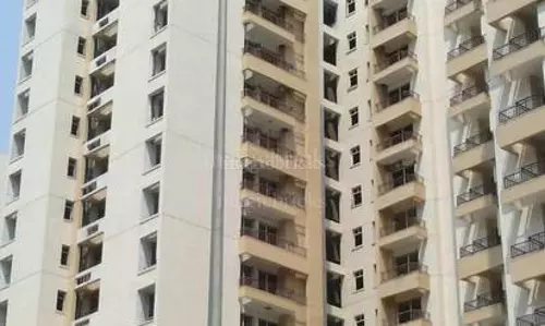 NCR Noida: जेपी ग्रीन्स कॉसमॉस सोसाइटी के 4 हजार परिवारों की मुसीबत बढ़ी