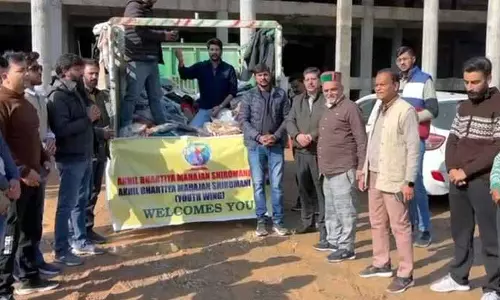 नूरपुर निकाय ने CJI महाजन की जयंती पर गर्म कपड़े वितरित किए