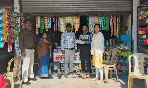 स्कूल के पास के 16 दुकानों का कटा चालान, बेच रहे थे तंबाकू