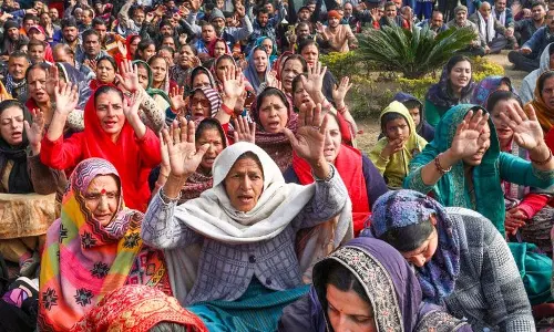 Katra बंद सातवें दिन भी जारी, प्रशासन और प्रदर्शनकारियों के बीच गतिरोध जारी Katra बंद सातवें दिन भी जारी, प्रशासन और प्रदर्शनकारियों के बीच गतिरोध जारी
