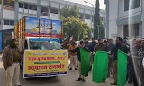 Churu: जिला कलेक्टर ने वाहन रैली को हरी झंडी दिखाकर किया सड़क सुरक्षा माह का शुभारंभ