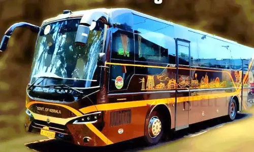 नवकेरल बस फिर: पहली यात्रा हाउसफुल नवकेरल बस फिर: पहली यात्रा हाउसफुल