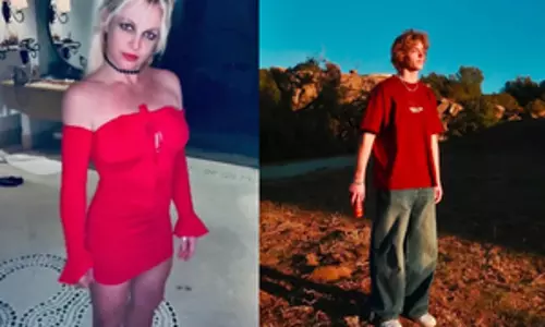 Britney Spears ने अपने बेटे जेडन को फिर से साथ आने के बाद ‘चमत्कार और प्रतिभाशाली’ बताया Britney Spears ने अपने बेटे जेडन को फिर से साथ आने के बाद ‘चमत्कार और प्रतिभाशाली’ बताया