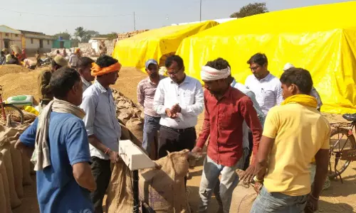 एसडीएम ने किया बरोंडाबाजार और बम्हनी धान खरीदी केंद्र का निरीक्षण एसडीएम ने किया बरोंडाबाजार और बम्हनी धान खरीदी केंद्र का निरीक्षण