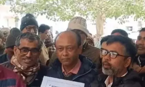 दफ्तरों में घूस रेट लिस्ट चस्पाने की मांग, वकीलों का प्रदर्शन दफ्तरों में घूस रेट लिस्ट चस्पाने की मांग, वकीलों का प्रदर्शन