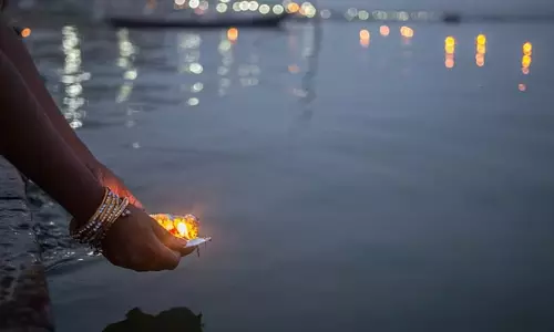 Maharashtra: ग्रामीणों ने जल समाधि प्रदर्शन कर संदिग्धों की गिरफ्तारी की मांग की Maharashtra: ग्रामीणों ने जल समाधि प्रदर्शन कर संदिग्धों की गिरफ्तारी की मांग की