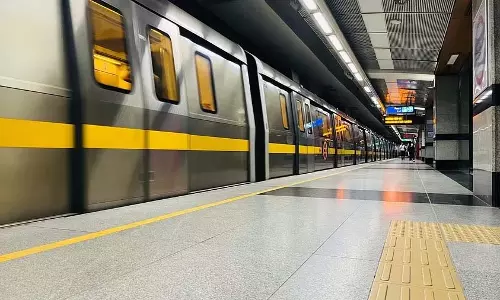 Delhi Metro: सुरक्षा जांच के दौरान आभूषणों से भरा बैग चुराने के आरोप में दो गिरफ्तार