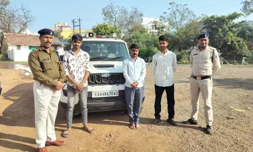 Raipur Breaking: नकली पुलिस को असली पुलिस ने पकड़ा Raipur Breaking: नकली पुलिस को असली पुलिस ने पकड़ा