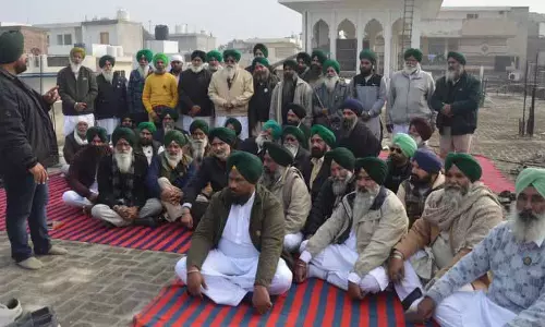 Ludhiana: किसानों के मुद्दों को हल करने के लिए हस्तक्षेप करें, यूनियन ने राष्ट्रपति से किया आग्रह Ludhiana: किसानों के मुद्दों को हल करने के लिए हस्तक्षेप करें, यूनियन ने राष्ट्रपति से किया आग्रह