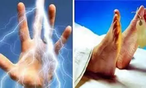 Bareilly:  नव वर्ष के फ्लेक्सी लगाने गया युवक करंट की चपेट में आ कर मौत