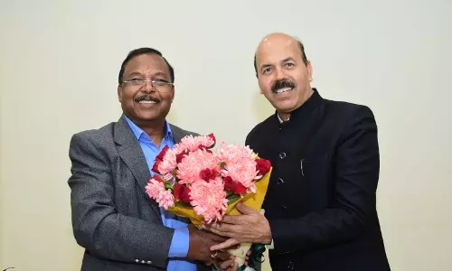 इंदिरा गांधी कृषि विश्वविद्यालय के कुलपति ने मंत्री नेताम से की सौजन्य भेंट