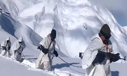 सैनिकों के बलिदान पर विचार करने के लिए एक पल निकालें: भारतीय सेना ने New Year पर दी चेतावनी