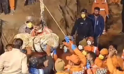 BIG BREAKING: बोरवेल में फंसी बच्ची की हुई मौत, 10 दिन बाद ज़िंदगी की जंग हार गई चेतना