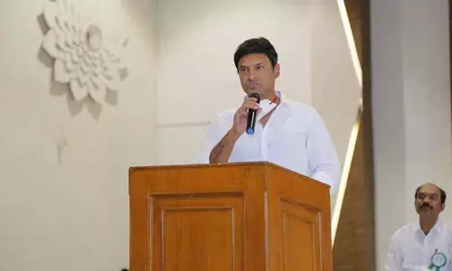 Malkajgiri BRS विधायक ने उत्तर हैदराबाद में मेट्रो कनेक्टिविटी को मंजूरी देने के लिए सीएम को धन्यवाद दिया Malkajgiri BRS विधायक ने उत्तर हैदराबाद में मेट्रो कनेक्टिविटी को मंजूरी देने के लिए सीएम को धन्यवाद दिया