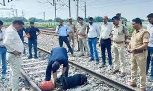 Kanpur :ट्रेन पलटाने की साजिश रेलवे लाइन पर मिला गैस सिलेंडर, जानिए पूरा मामला Kanpur :ट्रेन पलटाने की साजिश रेलवे लाइन पर मिला गैस सिलेंडर, जानिए पूरा मामला