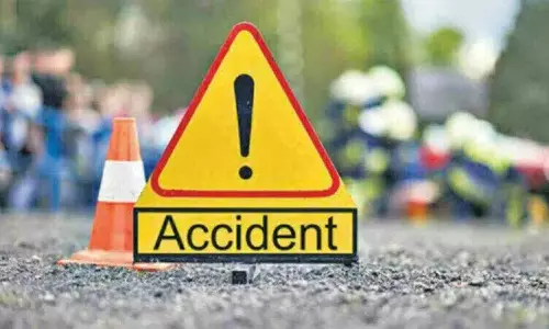 Zaheerabad के निकट लॉरी ने RTC बस को टक्कर मारी, आठ लोग घायल