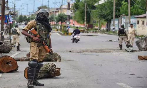 J&K: ‘नकाबपोश लोगों’ द्वारा बस पर किए गए हमले में 4 निर्माण कंपनी के कर्मचारी घायल