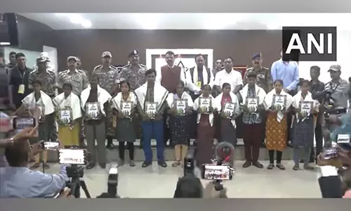 गढ़चिरौली में 11 नक्सलियों ने किया आत्मसमर्पण, CM फड़णवीस को भरोसा, जल्द खत्म होगा नक्सलवाद