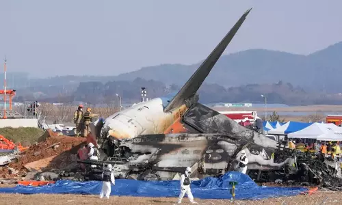 US and Boeing जांचकर्ताओं ने घातक दक्षिण कोरियाई विमान दुर्घटना स्थल की जांच की