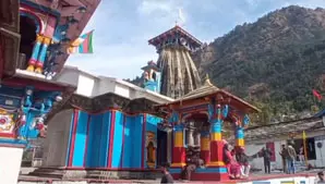 भगवान केदारनाथ के शीतकालीन गद्दीस्थल पर उमड़ा भक्तों का सैलाब भगवान केदारनाथ के शीतकालीन गद्दीस्थल पर उमड़ा भक्तों का सैलाब