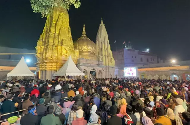 UP News:  नए साल के पहले दिन राम मंदिर और विभिन्न धार्मिक स्थलों पर उमड़ी भारी भीड़