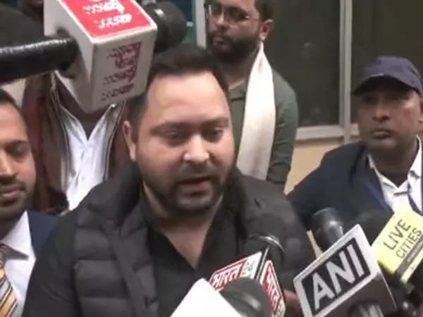 Tejashwi Yadav ने राज्यपाल आरिफ मोहम्मद खान को शुभकामनाएं दीं