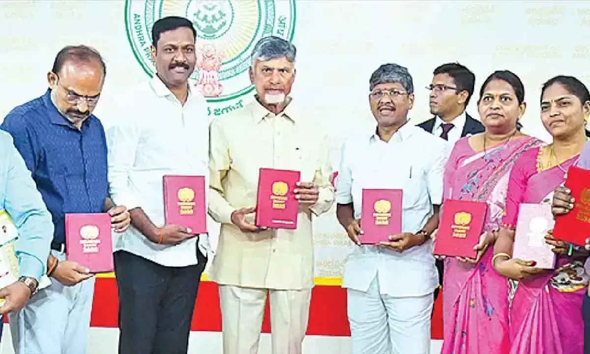 Andhra Pradesh: सीएम ने कर्मचारी संघों की डायरी जारी की