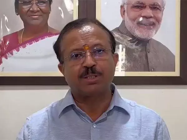 वी मुरलीधरन ने Kerala CM की 'सनातन धर्म' पर टिप्पणी पर कांग्रेस से स्पष्ट  रुख अपनाने का आह्वान किया | V Muraleedharan calls on Congress to take clear  stand on Kerala CM's '