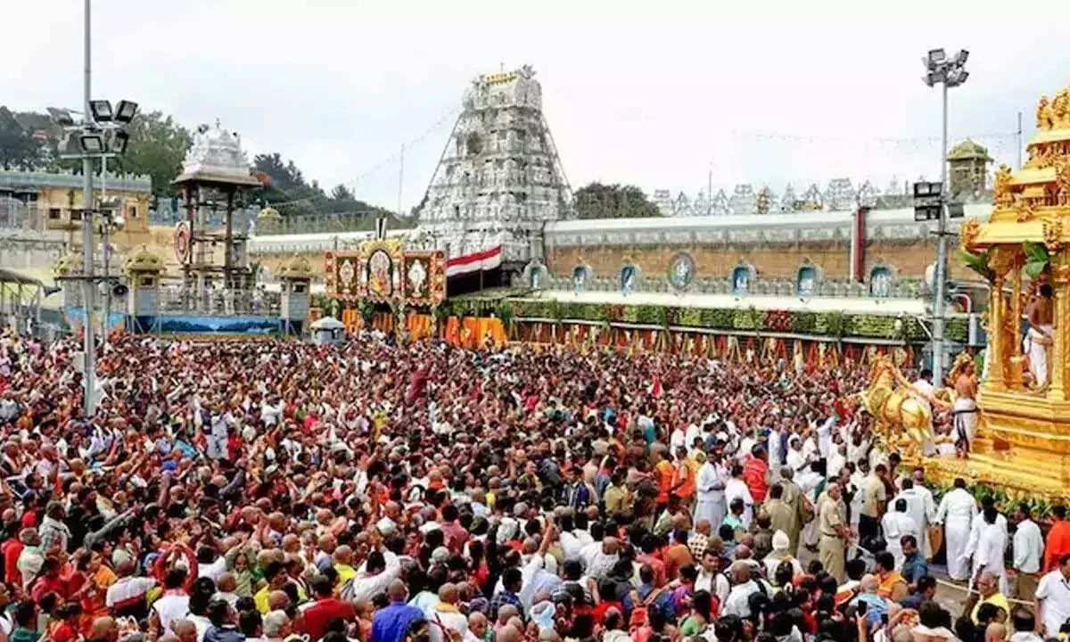 Tirumala में भीड़ कम होने के बावजूद श्रद्धालुओं की संख्या स्थिर बनी हुई है