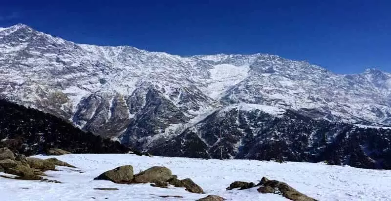 Kangra प्रशासन ने बर्फीले इलाकों में ट्रैकिंग पर रोक लगाई