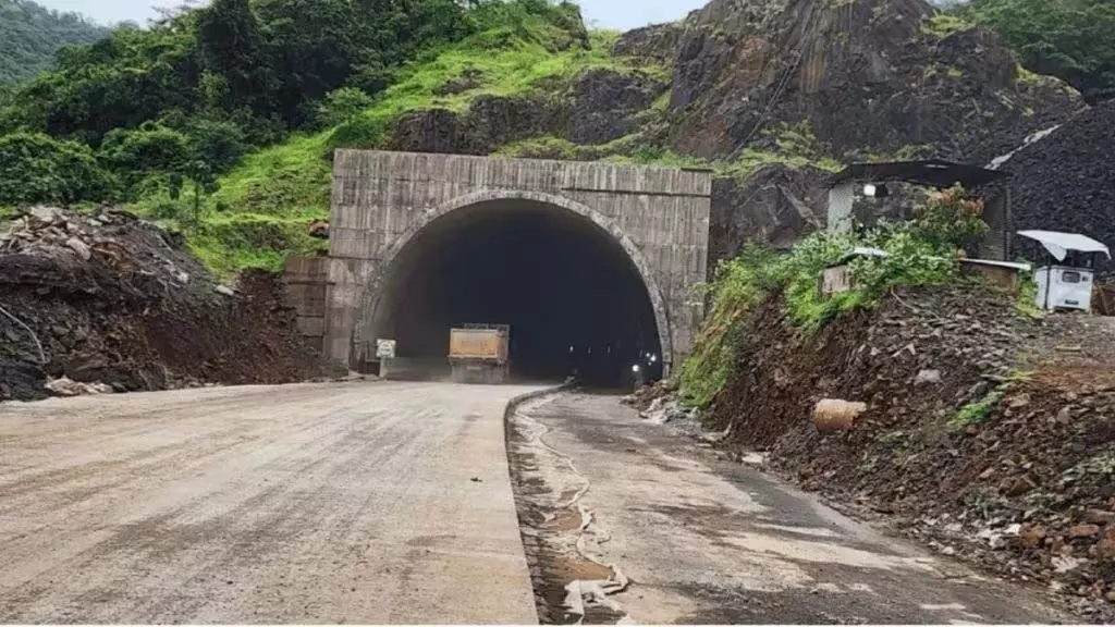 Mumbai-Goa राजमार्ग पर कशेडी घाट में दोनों सुरंगें जल्द ही शुरू की जाएंगी