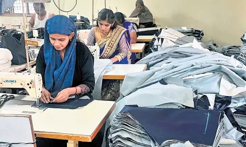 Karnataka: बांग्लादेश संकट कर्नाटक की बेल्लारी जींस इकाइयों के लिए वरदान Karnataka: बांग्लादेश संकट कर्नाटक की बेल्लारी जींस इकाइयों के लिए वरदान
