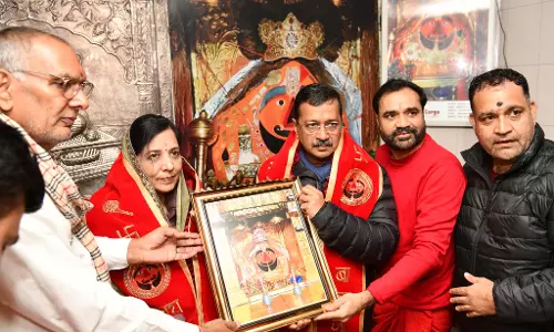 केजरीवाल ने श्री बालाजी का लिया आशीर्वाद केजरीवाल ने श्री बालाजी का लिया आशीर्वाद