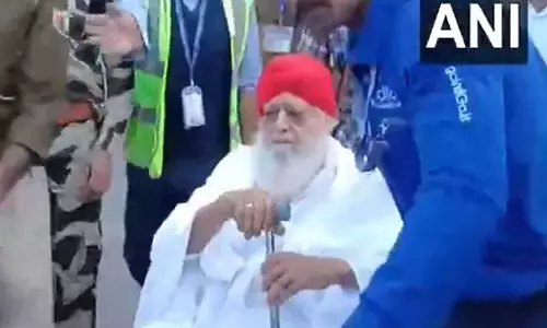 स्वयंभू संत आसाराम बापू 17 दिन की पैरोल पर रिहा होने के बाद Jodhpur जेल लौटे स्वयंभू संत आसाराम बापू 17 दिन की पैरोल पर रिहा होने के बाद Jodhpur जेल लौटे