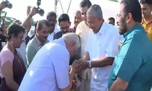 Kerala CM ने तिरुवनंतपुरम में नवनियुक्त राज्यपाल राजेंद्र आर्लेकर का स्वागत किया Kerala CM ने तिरुवनंतपुरम में नवनियुक्त राज्यपाल राजेंद्र आर्लेकर का स्वागत किया