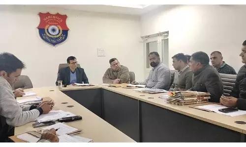 Haryana : नारकोटिक्स अधिकारियों से नशीली दवाओं के खिलाफ जागरूकता अभियान में तेजी लाने को कहा गया